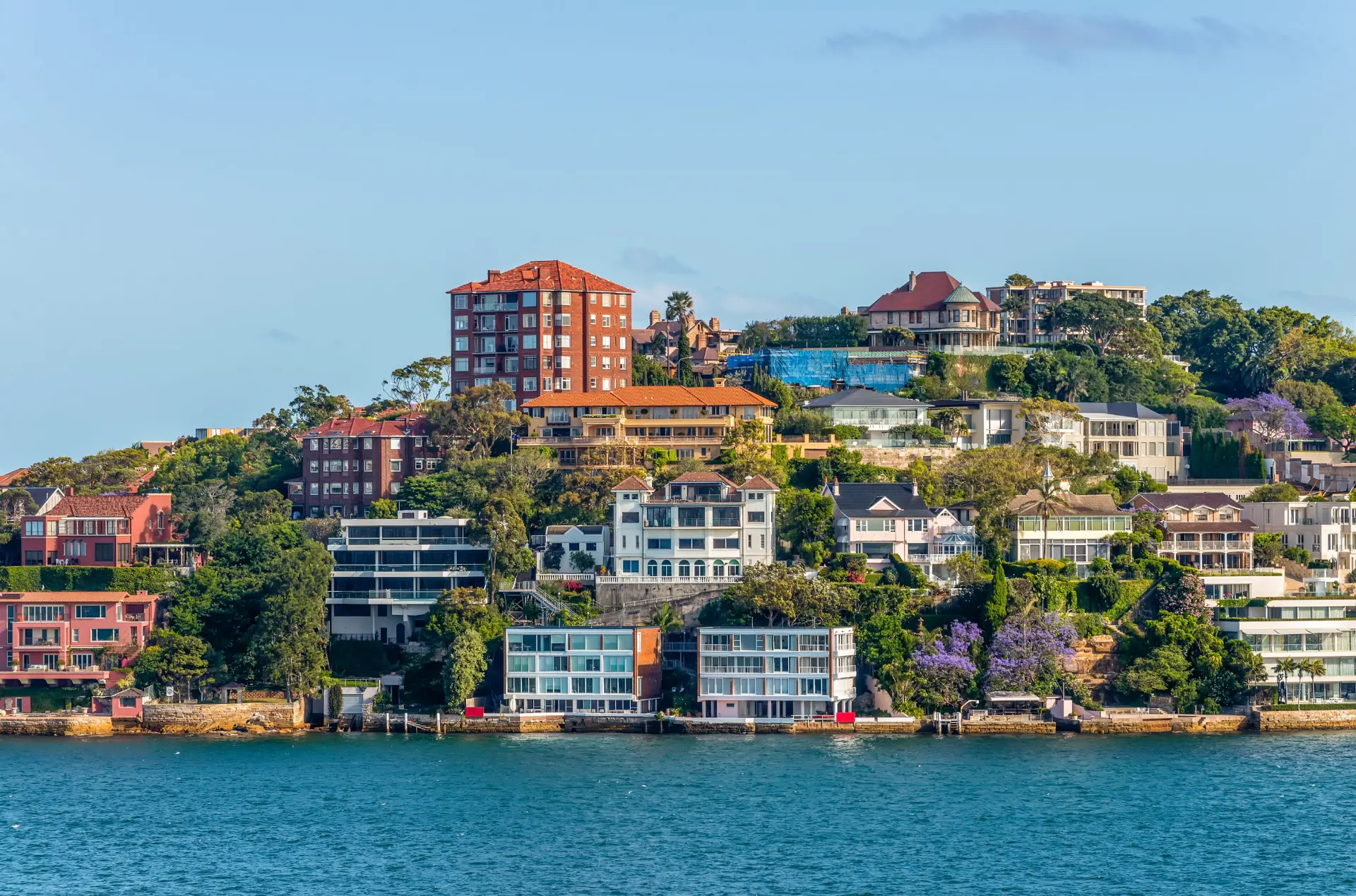 Waterfront homes and apartments on the harbourside slopes of Double Bay, an eastern suburbs service area where Mould Hunters treats mould in homes, apartments and commercial premises